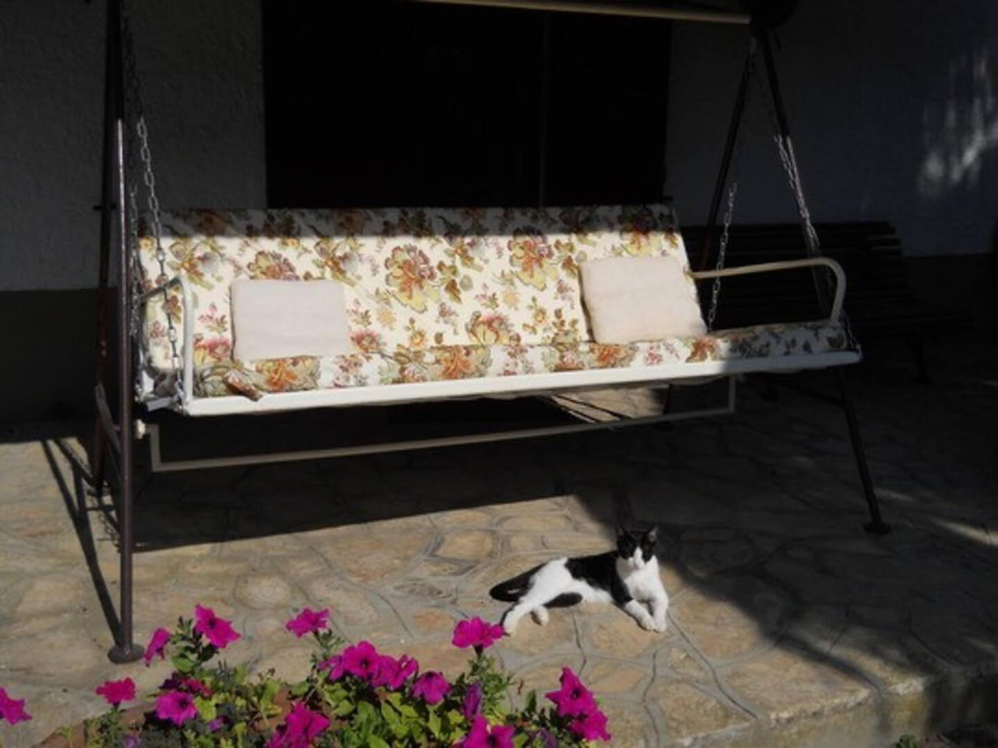 dondolo in giardino